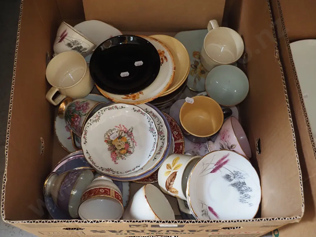 box; tea cups, saucers, plates etc Image 1++