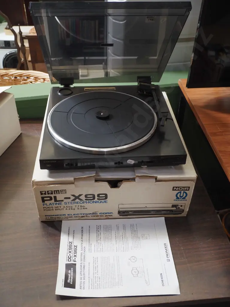 Pioneer DC/X99Z turntable and box Image 1++