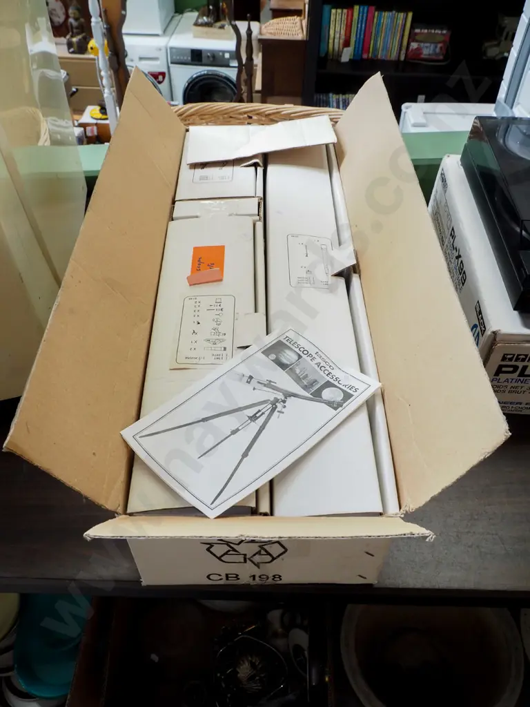 boxed as-new Tasco astronomical telescope Image 1++