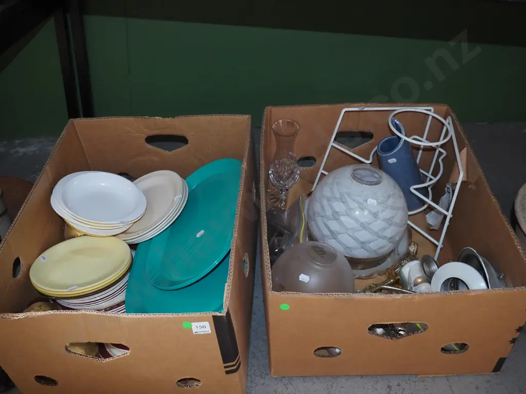 2x boxes; plastic plates, plates, light shades, glass items etc - green dots Image 1++