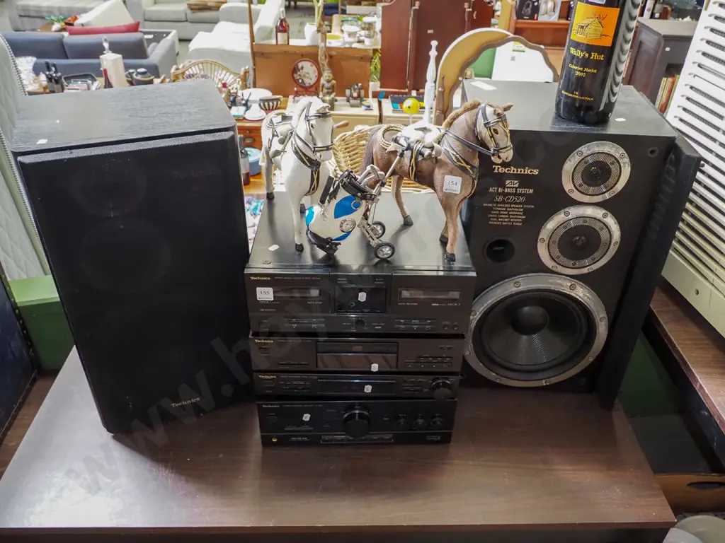 Technics stereo with 2 speakers - no turntable Image 1++