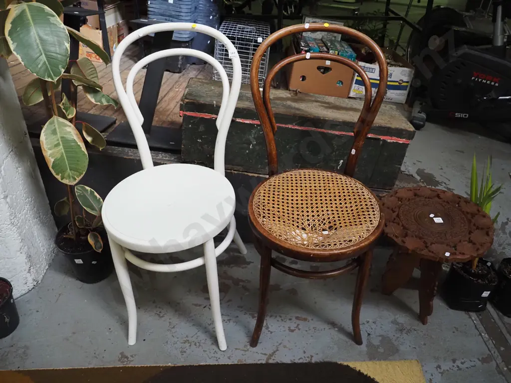 2x bentwood chairs - 1 needs repair - yellow dots Image 1++