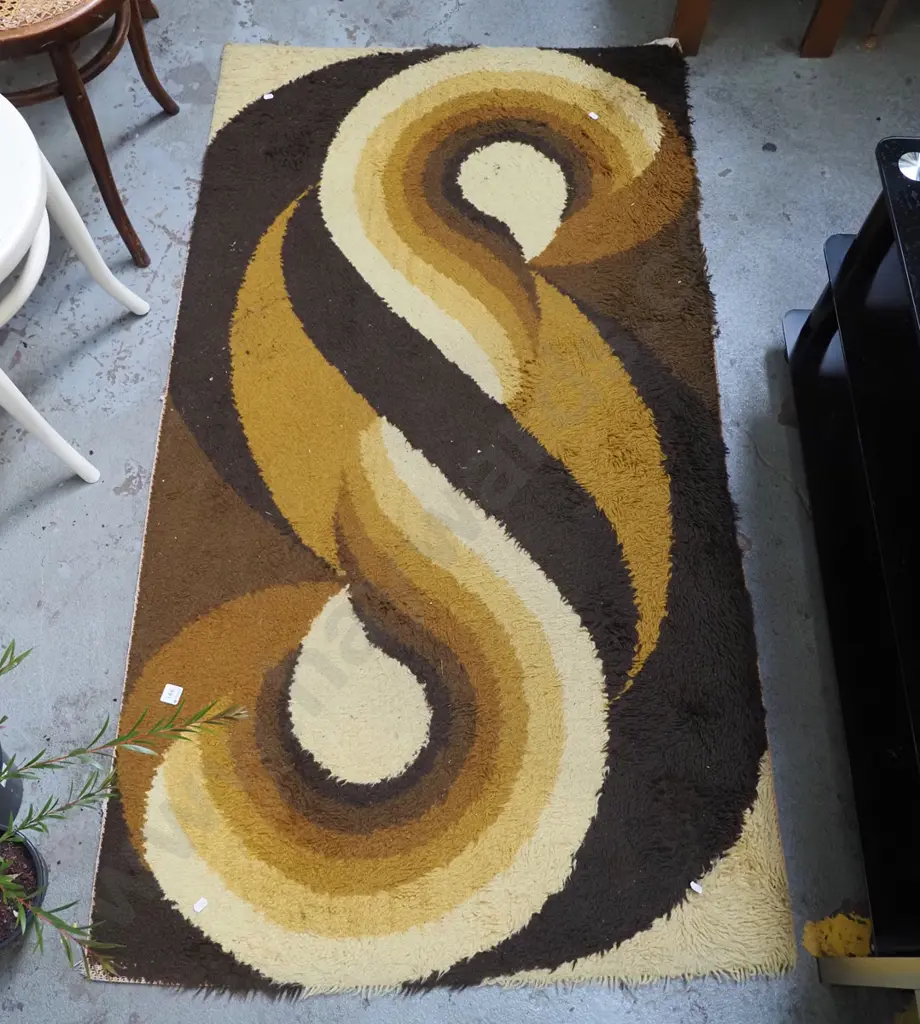 retro woollen floor rug - some wear L-1670 W-900 Image 1++