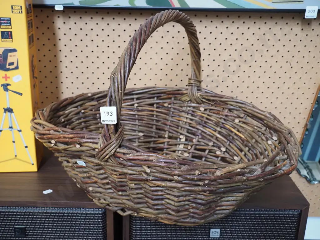 woven willow basket Image 1++