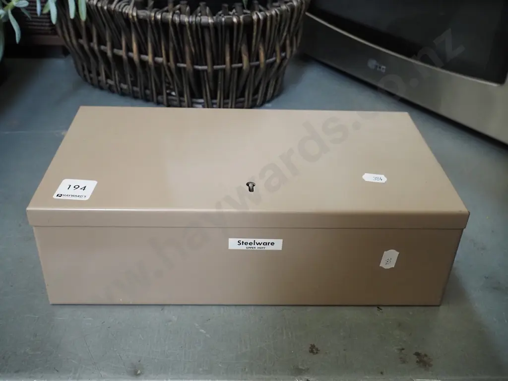cash box - key in office Image 1++