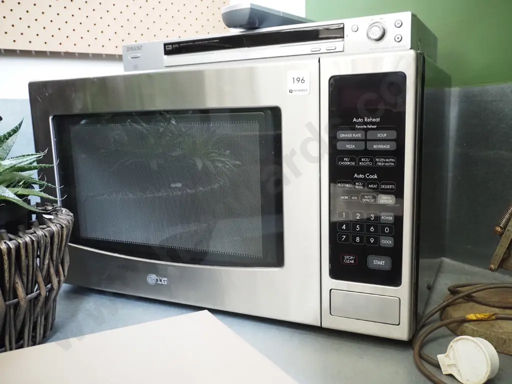 LG microwave Image 1++
