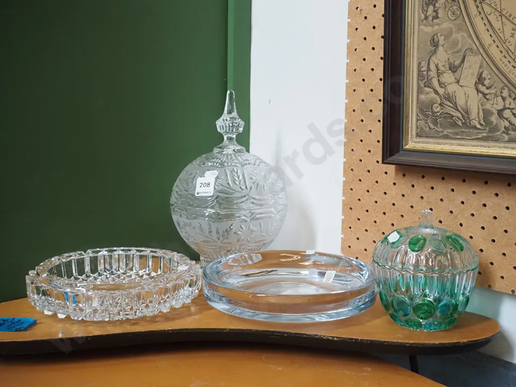 glassware, ash tray, bowl, 2 cover pots Image 1++
