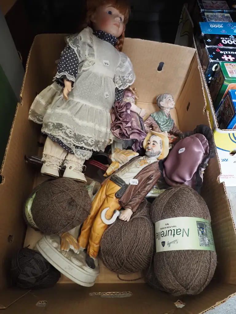 box; dolls, figurines, knitting yarn Image 1++