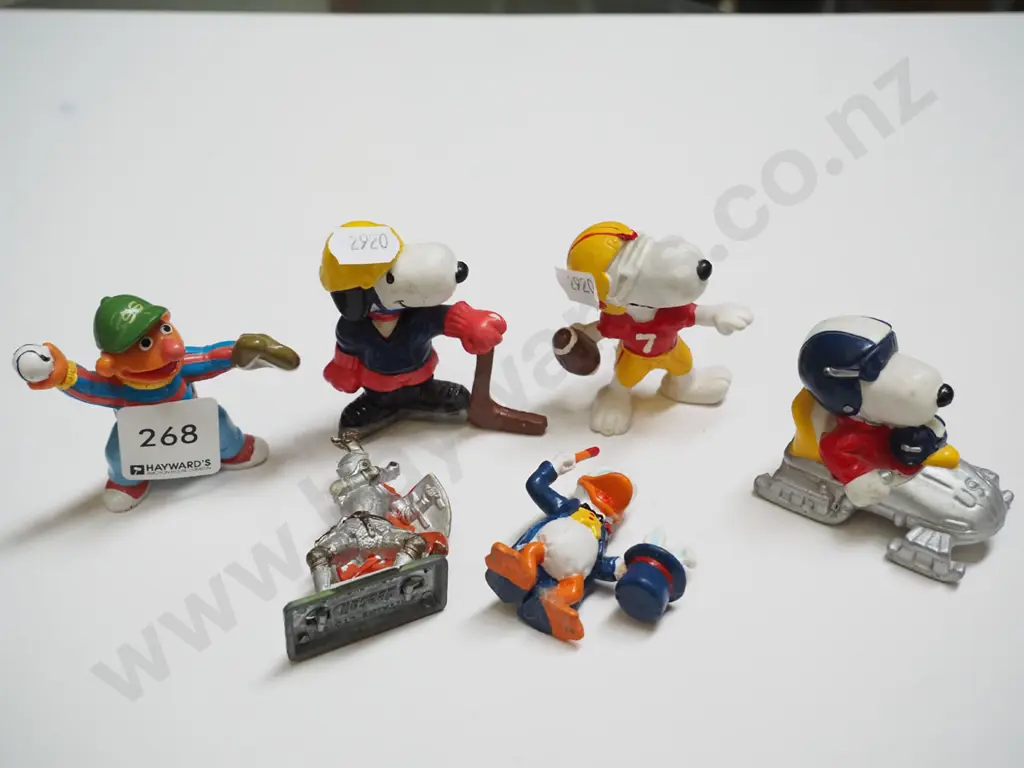 Snoopy and other small figurines Image 1++