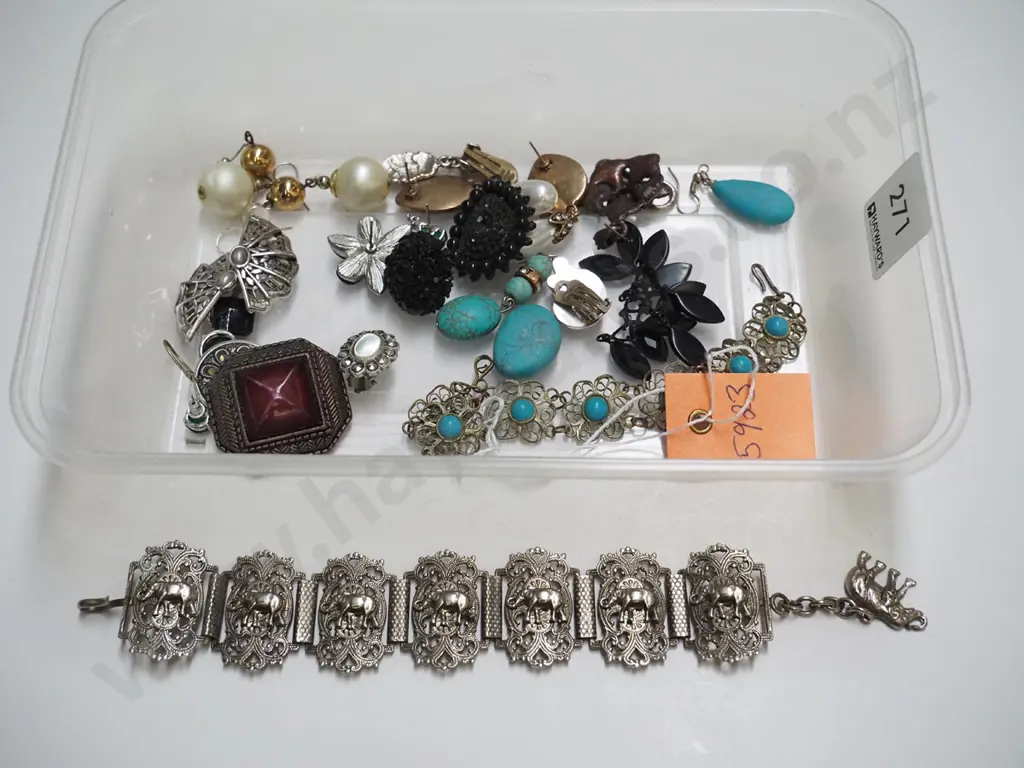 tray of costume jewellery Image 1++