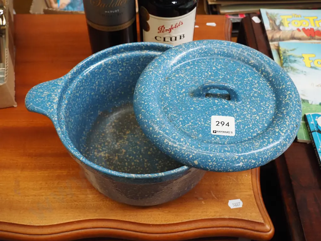 blue speckled cast iron lidded casserole Image 1++