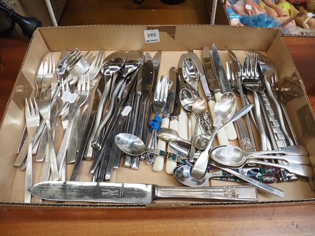 tray of cutlery Image 1++