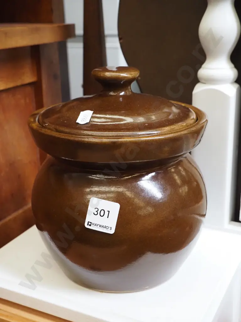 ceramic dripping pot with lid Image 1++