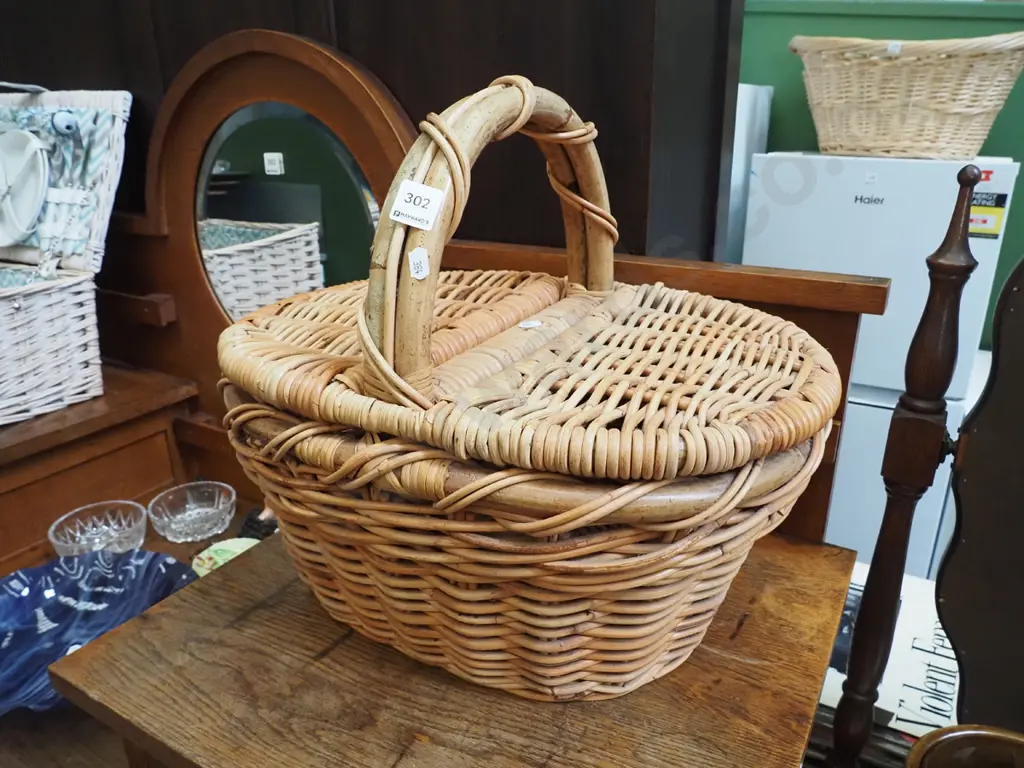cane picnic hamper Image 1++