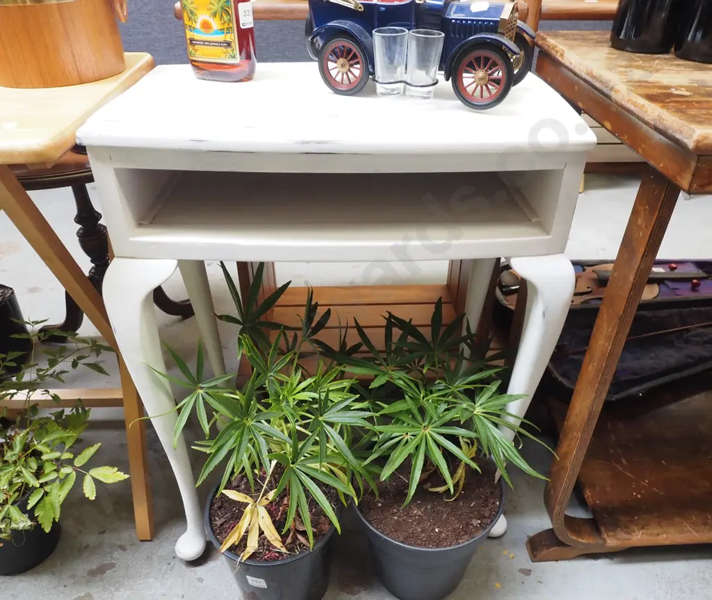 white painted cab leg hall table - missing 1 drawer Image 1++
