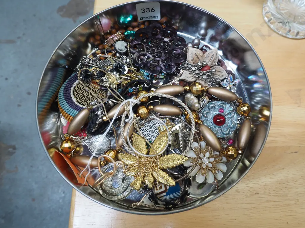 tin of costume jewellery Image 1++