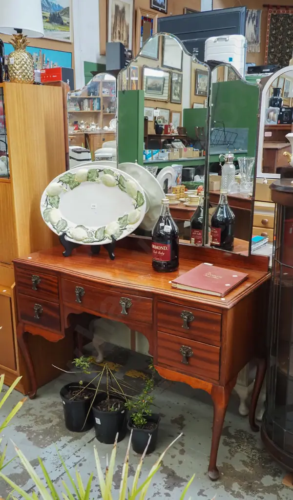 mahogany 5 drawer mirror back dresser H-1660 W-1080 D-430 Image 1++