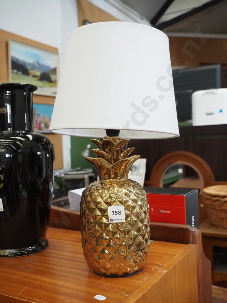 golden pineapple based table lamp Image 1++