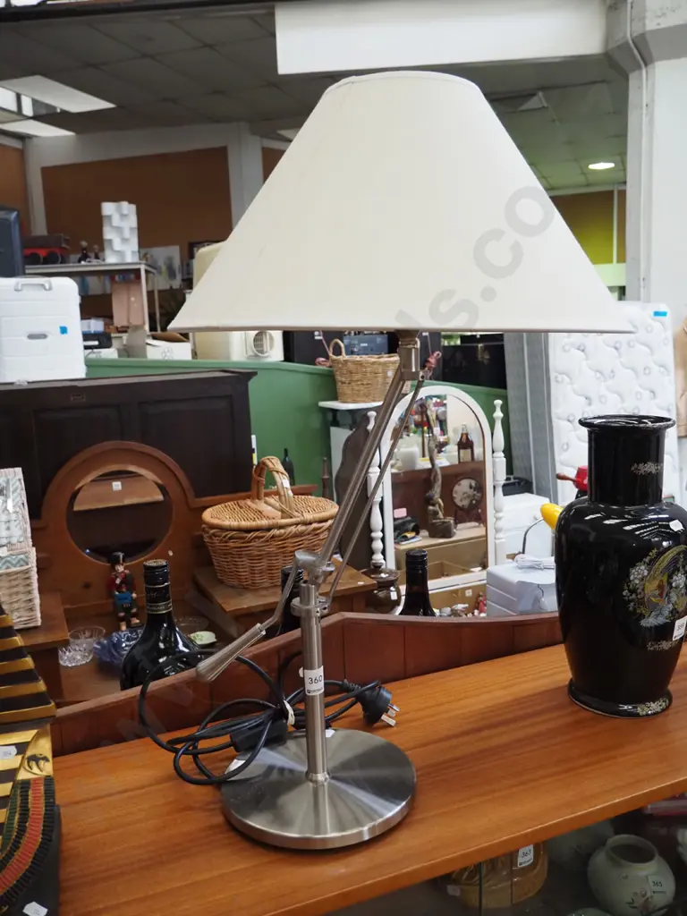 metal based adjustable desk lamp Image 1++
