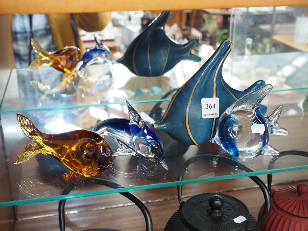 1x ceramic, 3x glass ornamental fish Image 1++