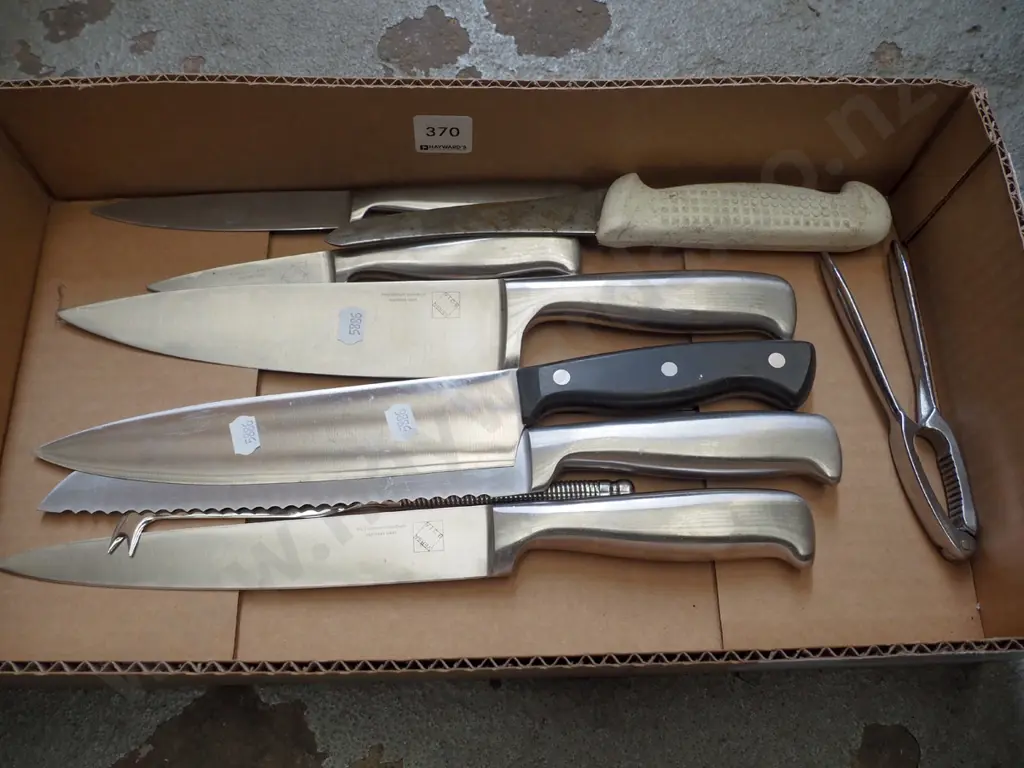 box of knives etc Image 1++
