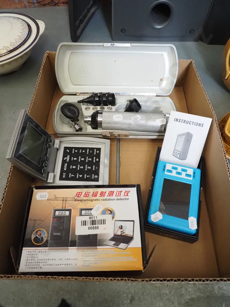 box; electro-magnetic radiation detectors, calculator, ophthalmoscope Image 1++