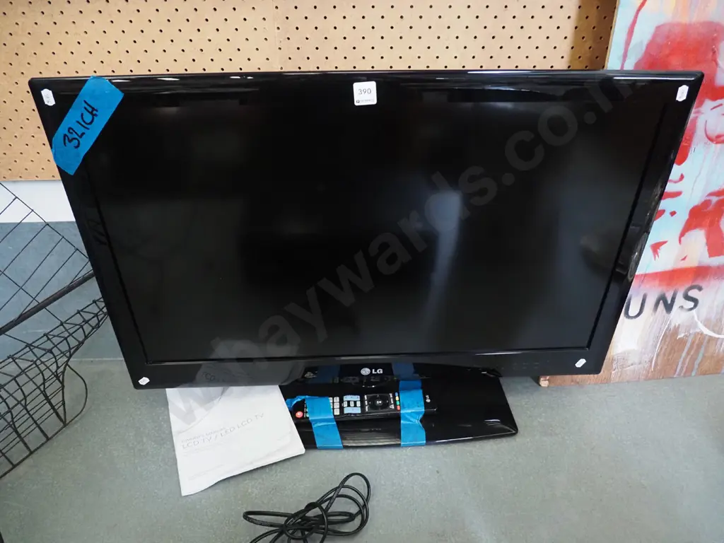 LG 32" TV Image 1++