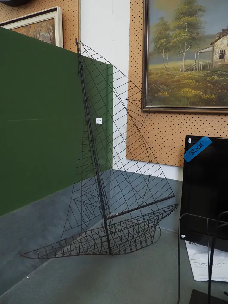 bent metal model of sailing boat H-1000 Image 1++