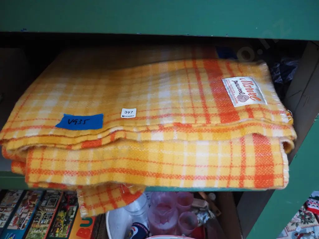 2x checked orange woollen blankets Image 1++