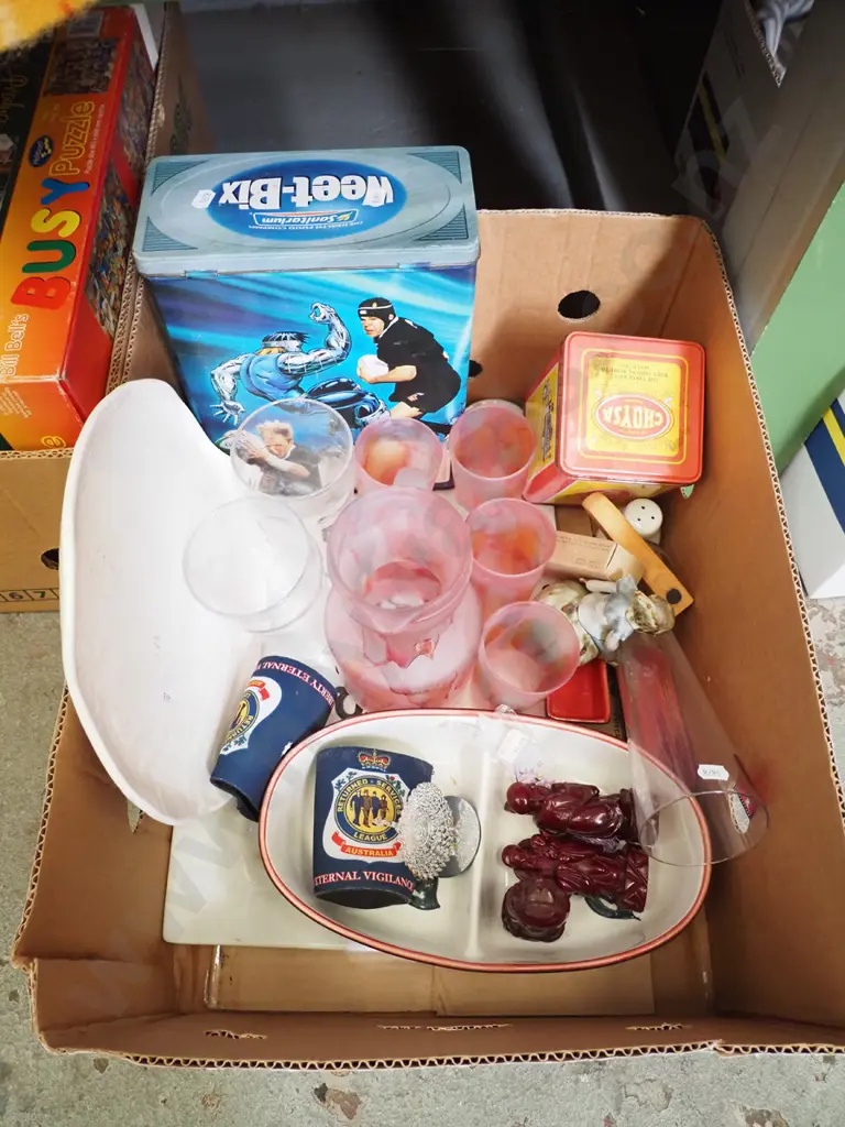 box; figurines, water set, shelf plate etc Image 1++