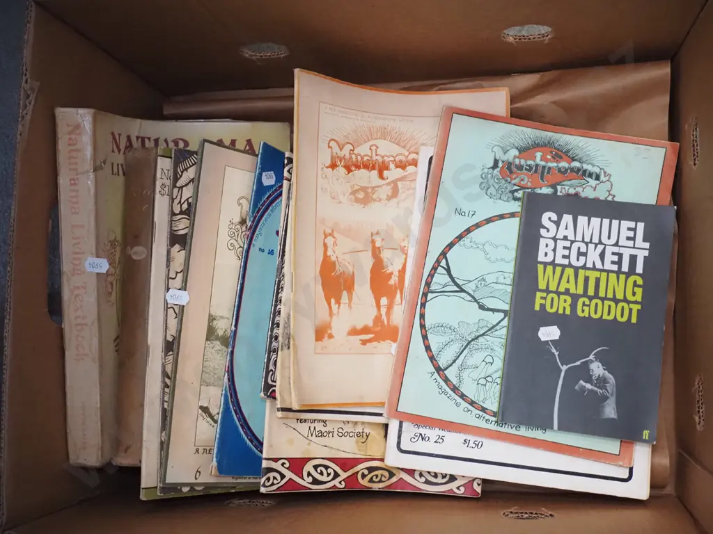 box; back issues of New Zealand mushroom magazines, Kite Runner novel etc Image 1++