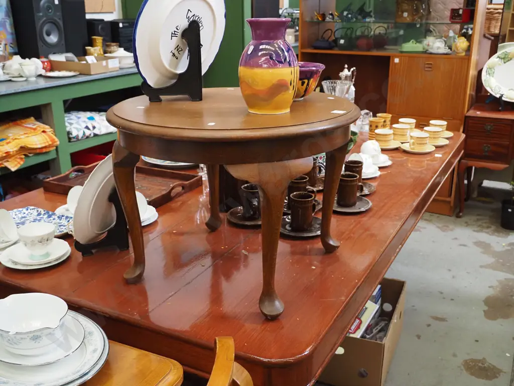 oak cab leg circular end table - split to top Image 1++