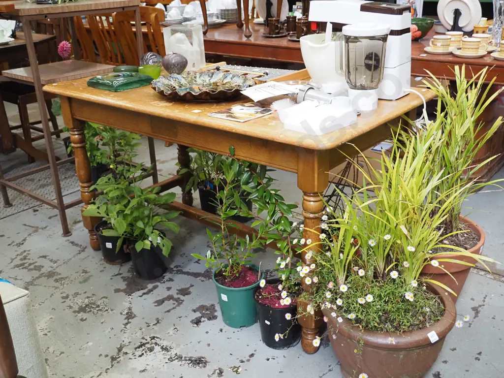 turned leg oak refectory based dining table - varnish needs attention H-760 W-1380 D-750 Image 1++