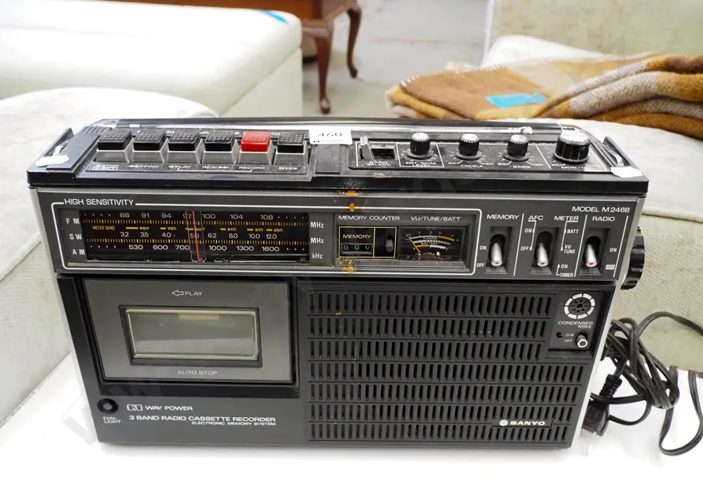 Sanyo radio cassette  Image 1++