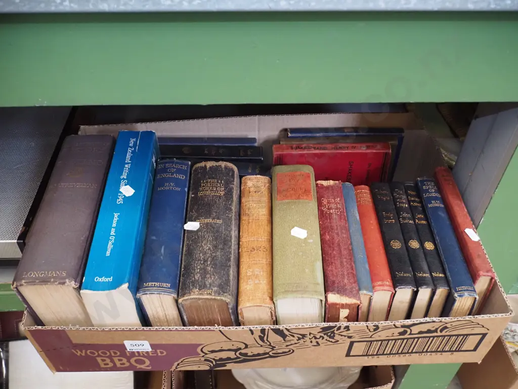 box; leather bound and other books Image 1++
