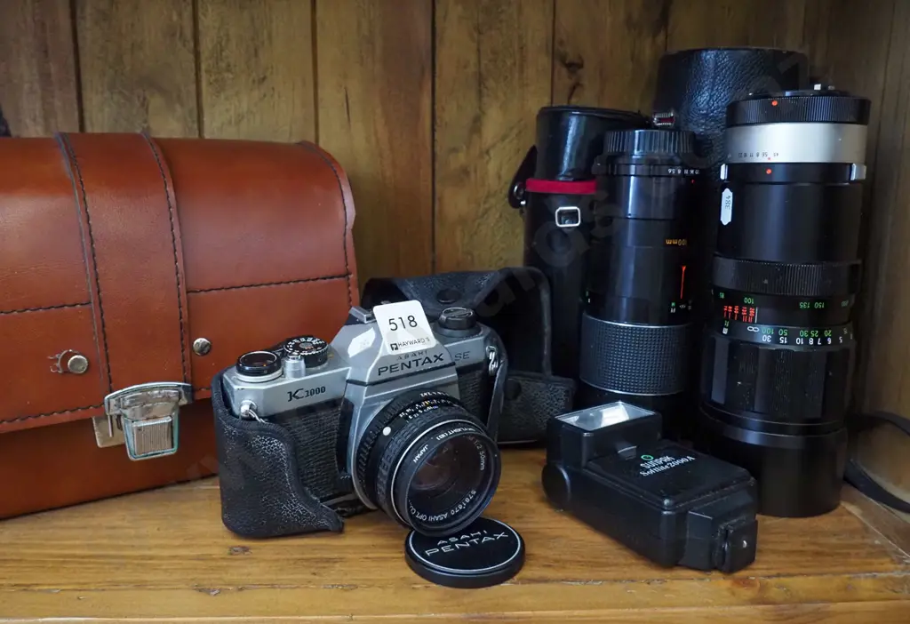 Pentax K-1000 SE 35mm camera with flash, 2 extra lenses and bag Image 1++