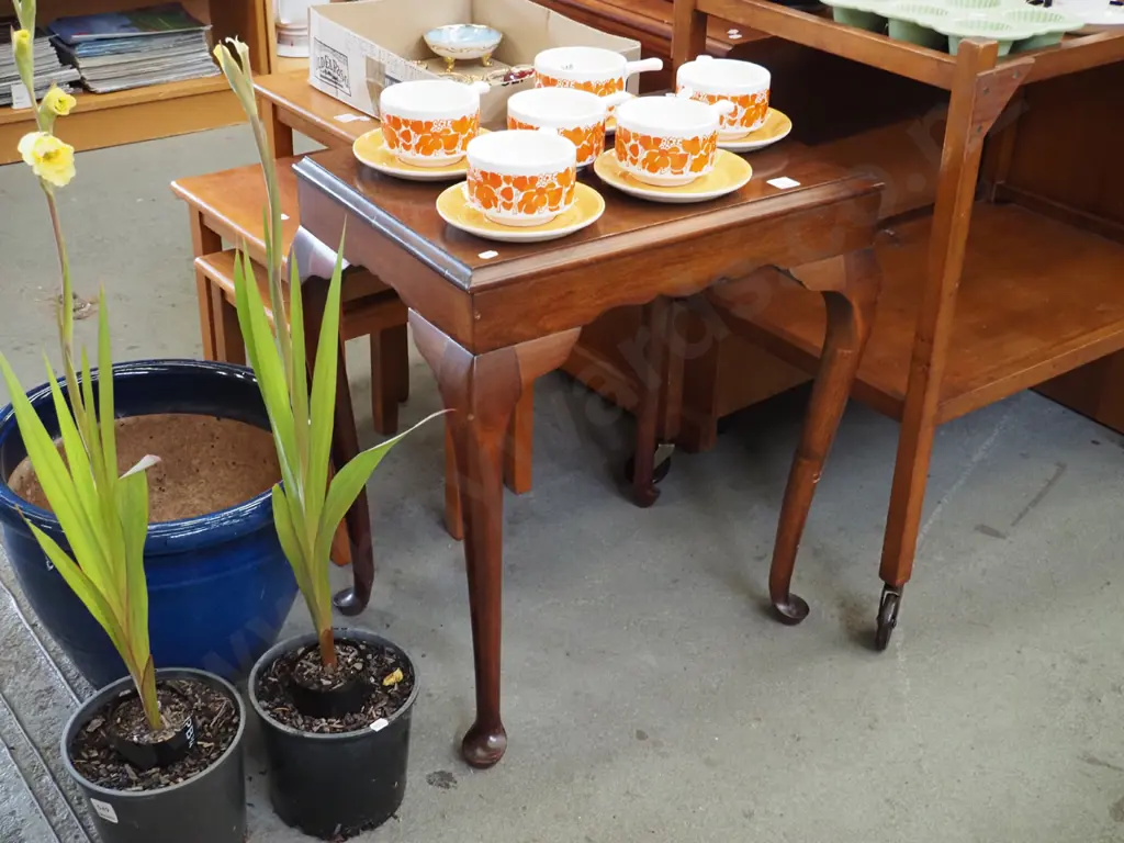 mahogany end table Image 1++