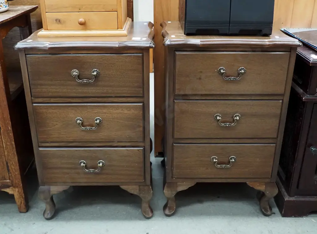 pair of mahogany and mdf 3 drawer bedside cabinets Image 1++