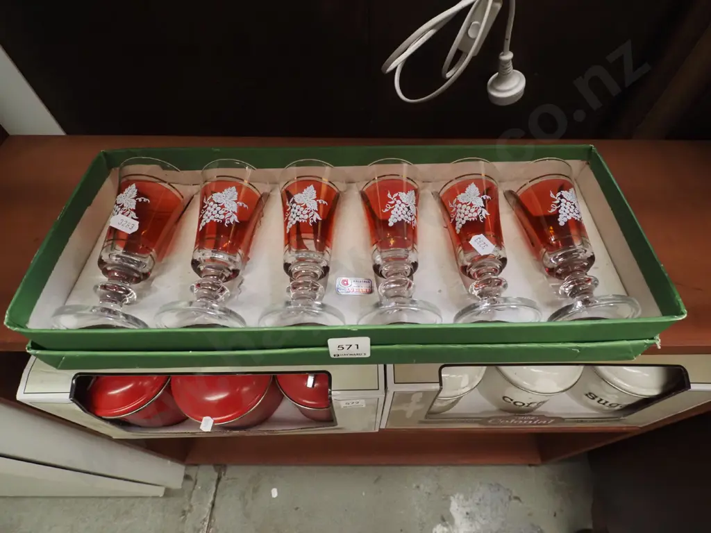 Italian crystal boxed wine glasses Image 1++