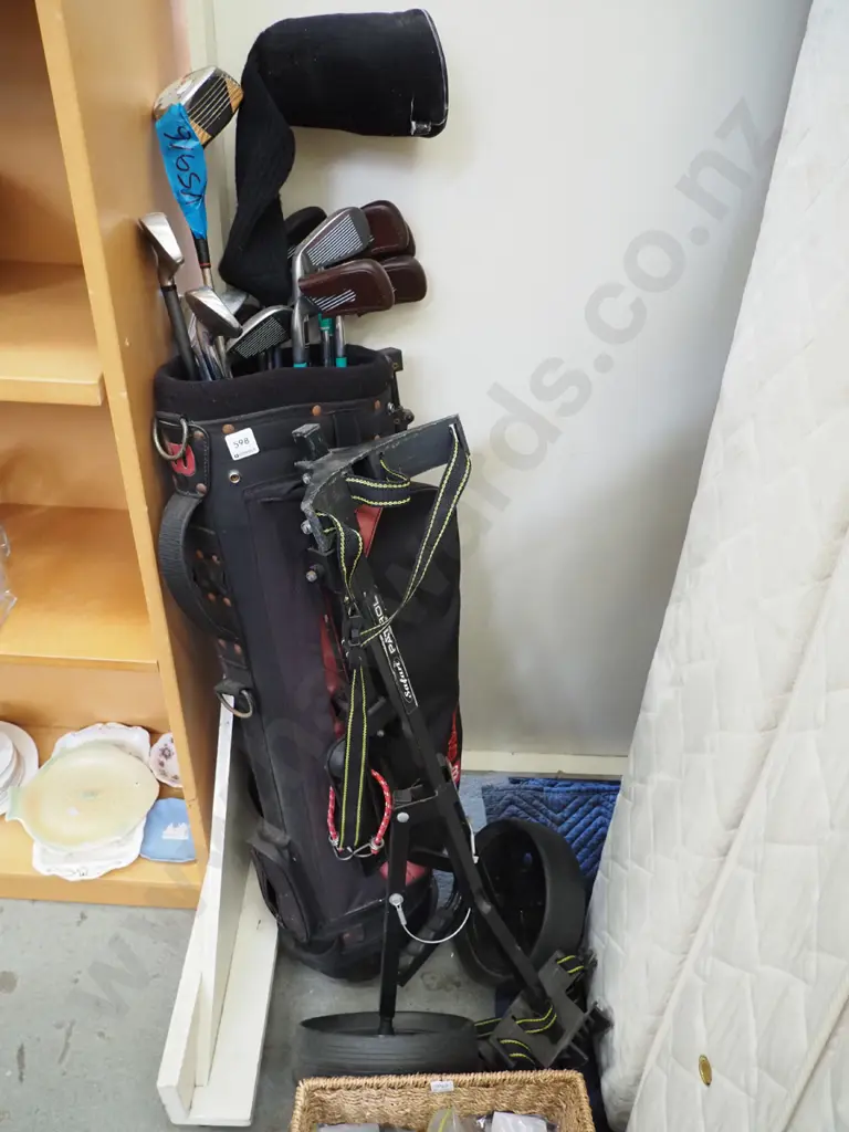 golf clubs and trundler Image 1++
