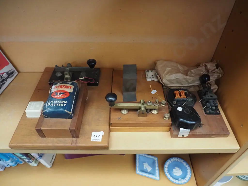 3x morse keys on wooden bases Image 1++