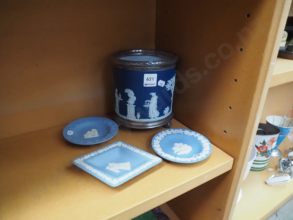 Wedgwood jasperware ice bucket, 3 dishes Image 1++