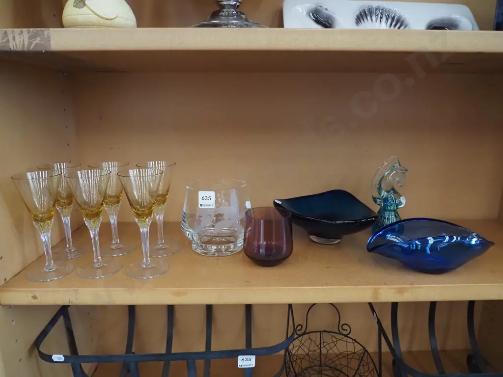 glass ware; ashtrays, seahorse, orchid bowl etc Image 1++