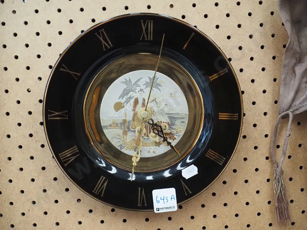 Japanese motif porcelain wall clock Image 1++