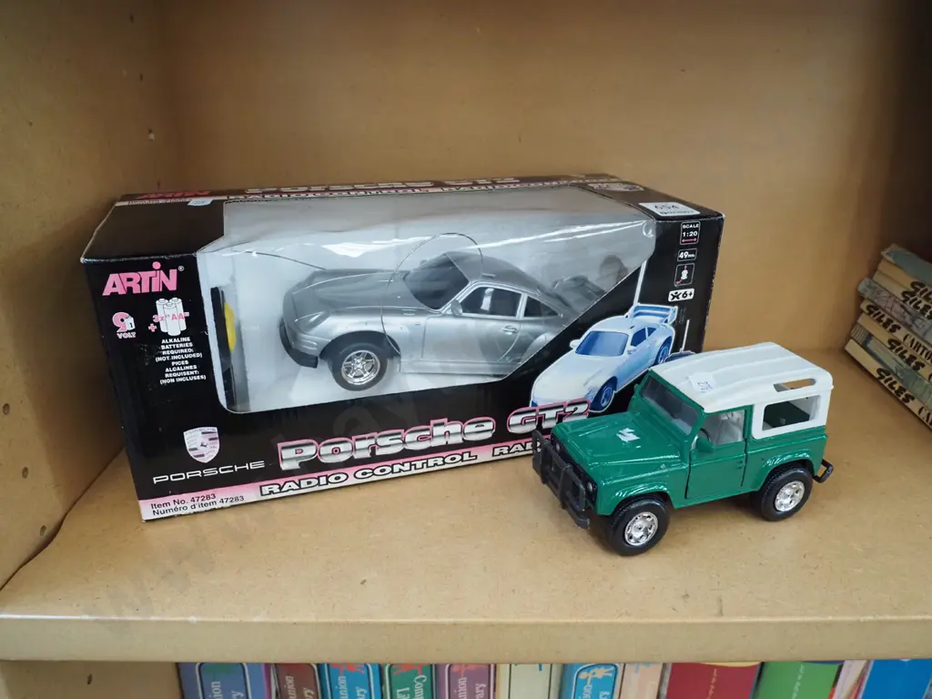 die cast model of Landrover, radio controlled Porsche Image 1++