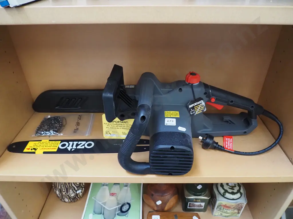 as-new electric Ozito chainsaw Image 1++
