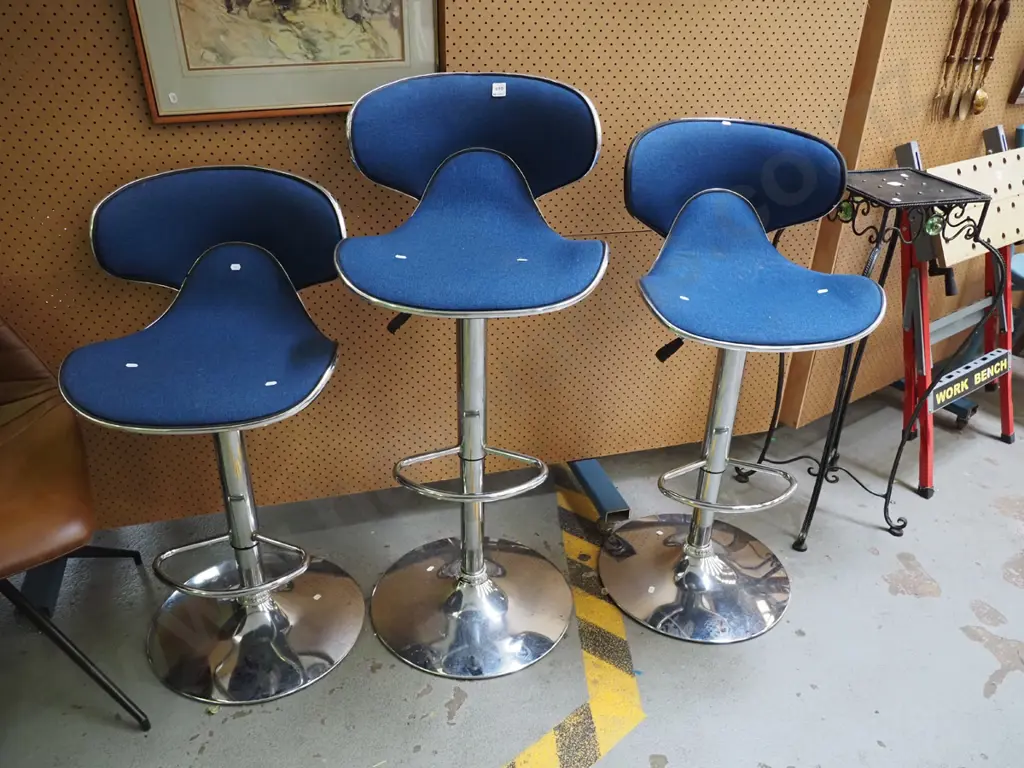 3x blue upholstered and chrome bar stools Image 1++