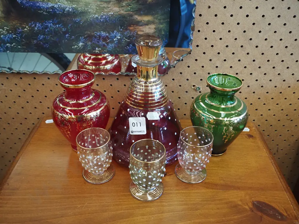 decanter, 3 glasses, 2 vases Image 1++