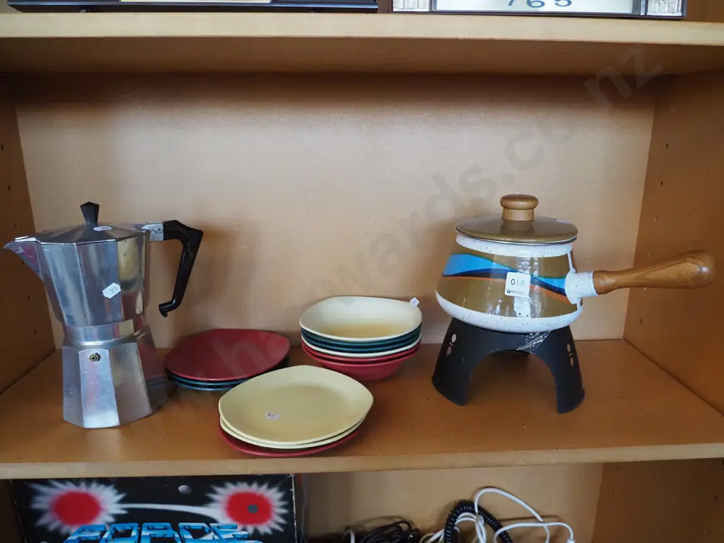 fondu pot, plastic bowls, stove top espresso maker Image 1++