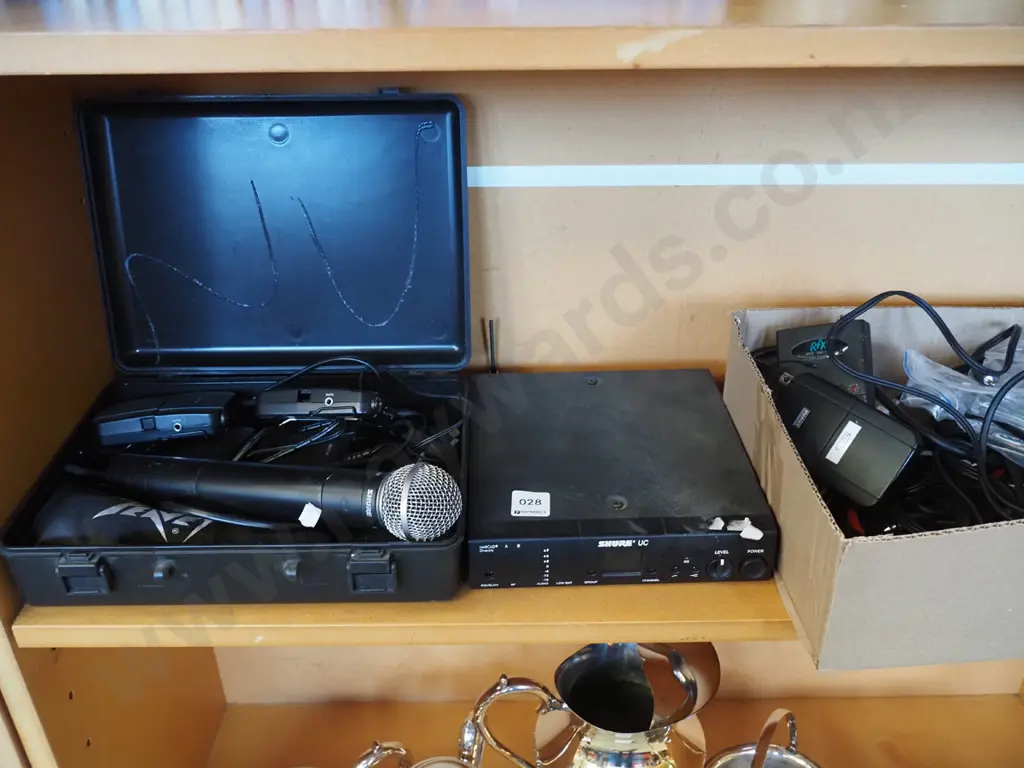 Shure wireless microphones, receiver, cables etc Image 1++
